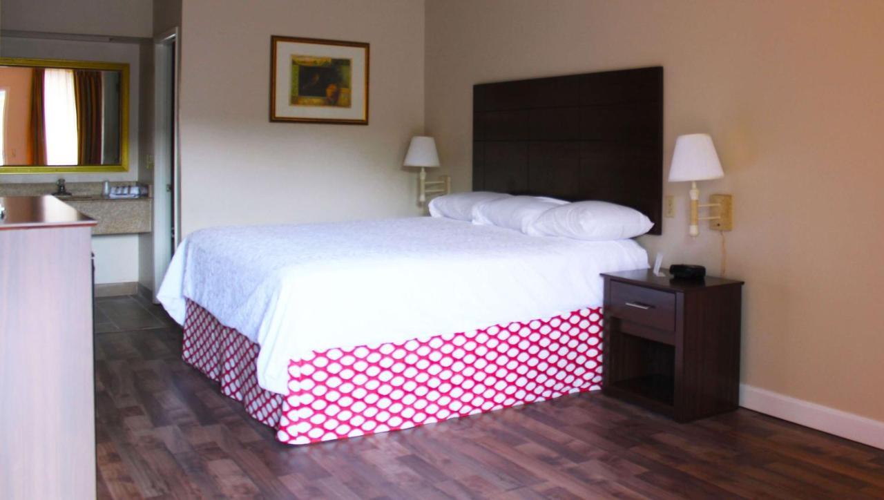 Days Inn & Suites By Wyndham Brewton מראה חיצוני תמונה
