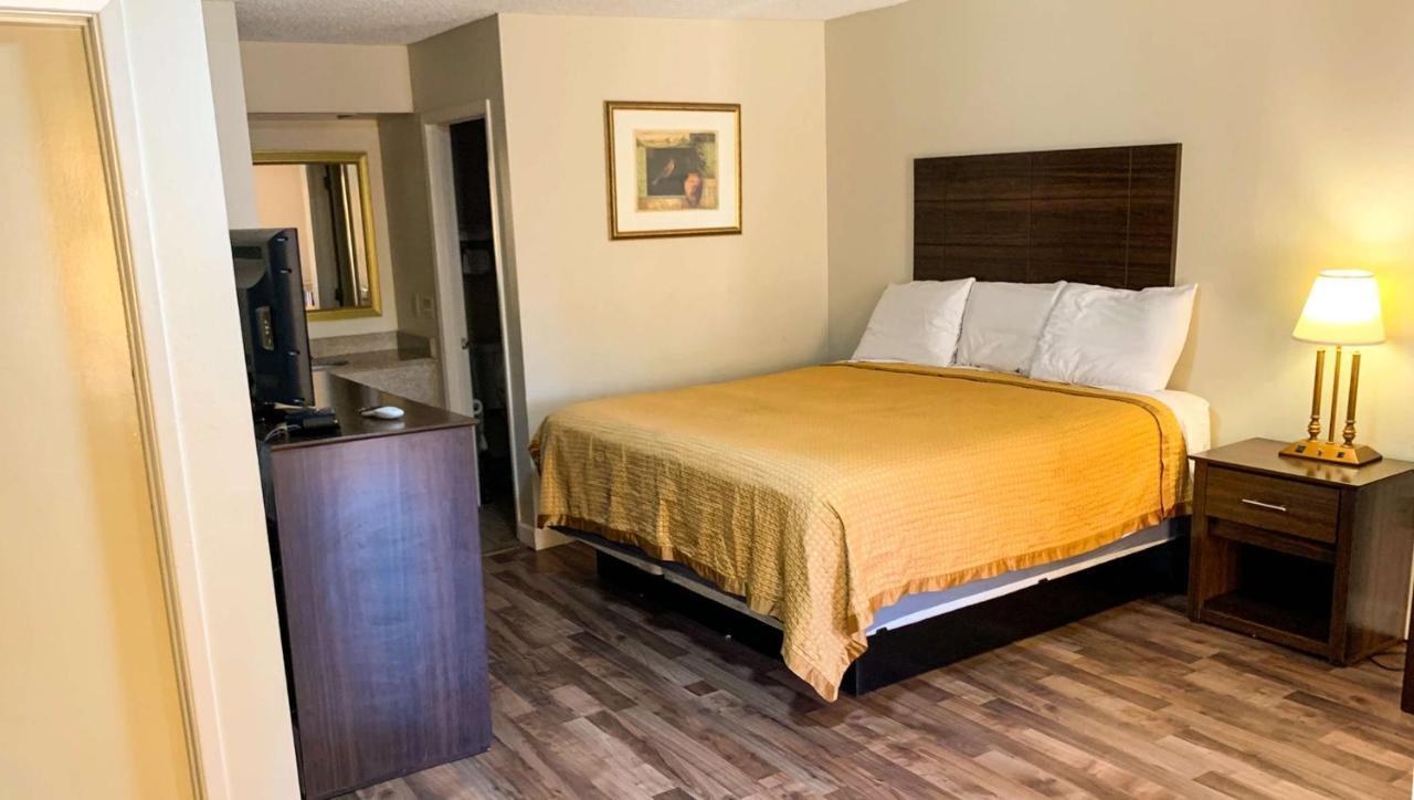 Days Inn & Suites By Wyndham Brewton מראה חיצוני תמונה