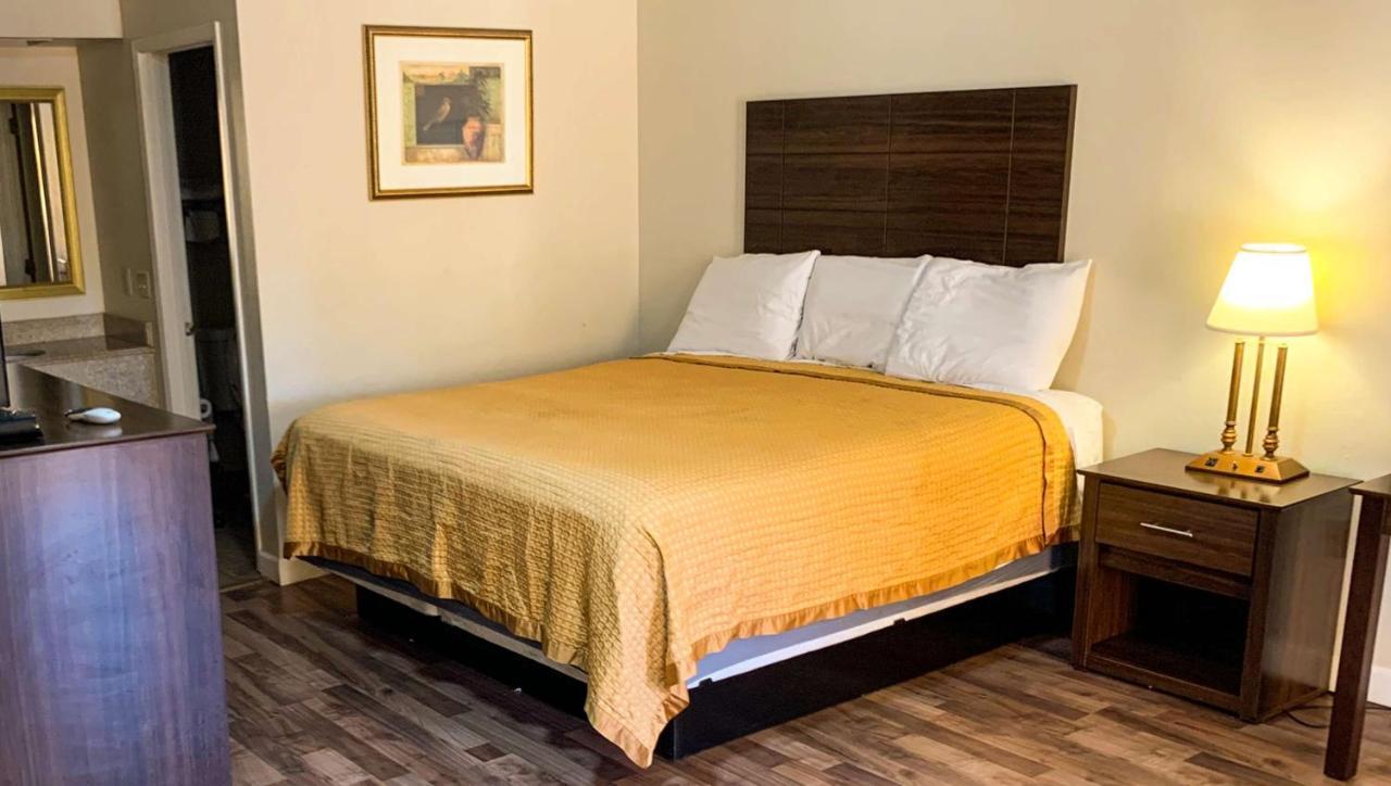 Days Inn & Suites By Wyndham Brewton מראה חיצוני תמונה