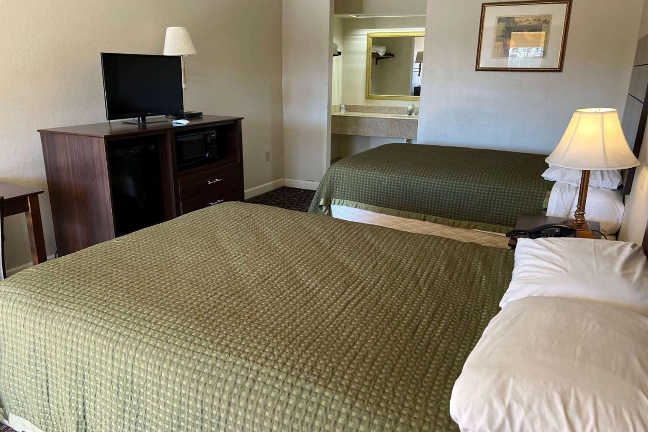 Days Inn & Suites By Wyndham Brewton מראה חיצוני תמונה
