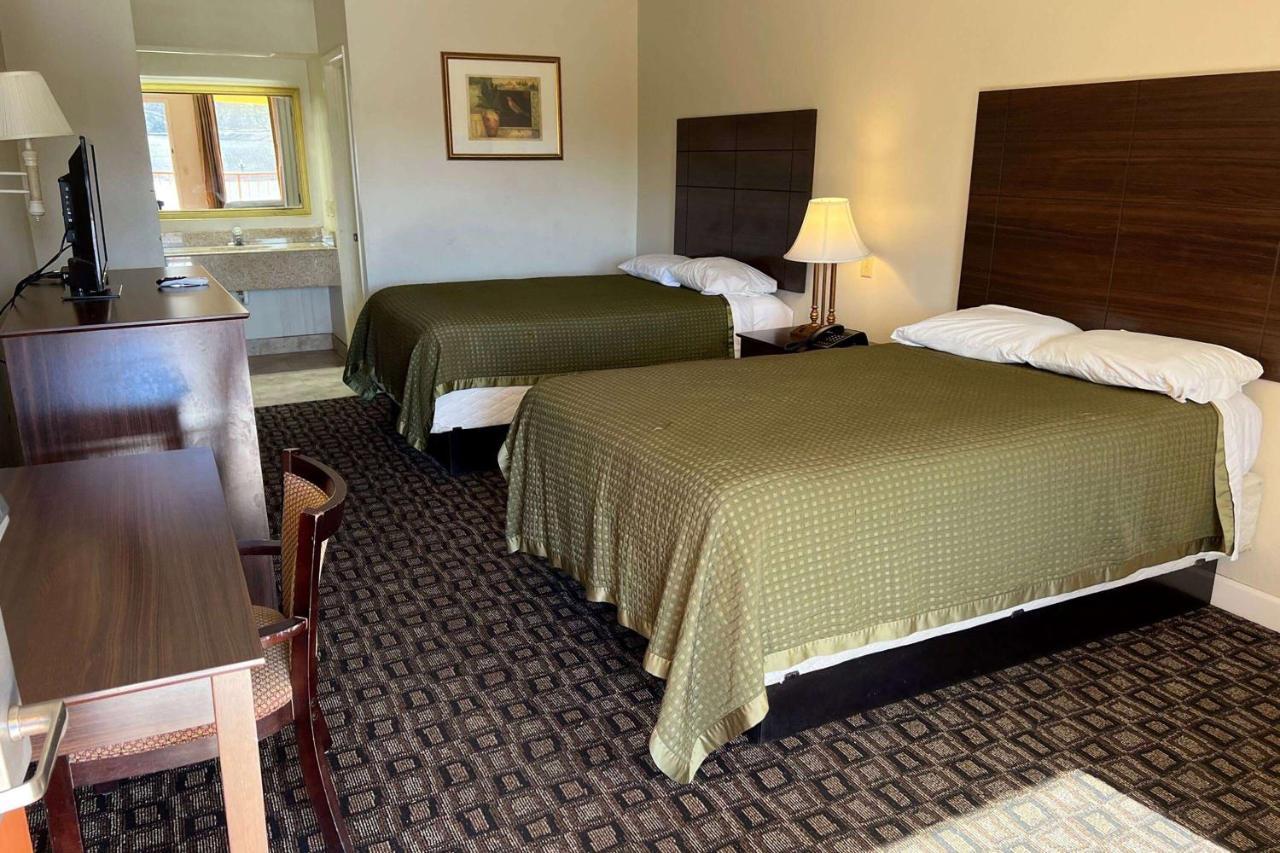 Days Inn & Suites By Wyndham Brewton מראה חיצוני תמונה