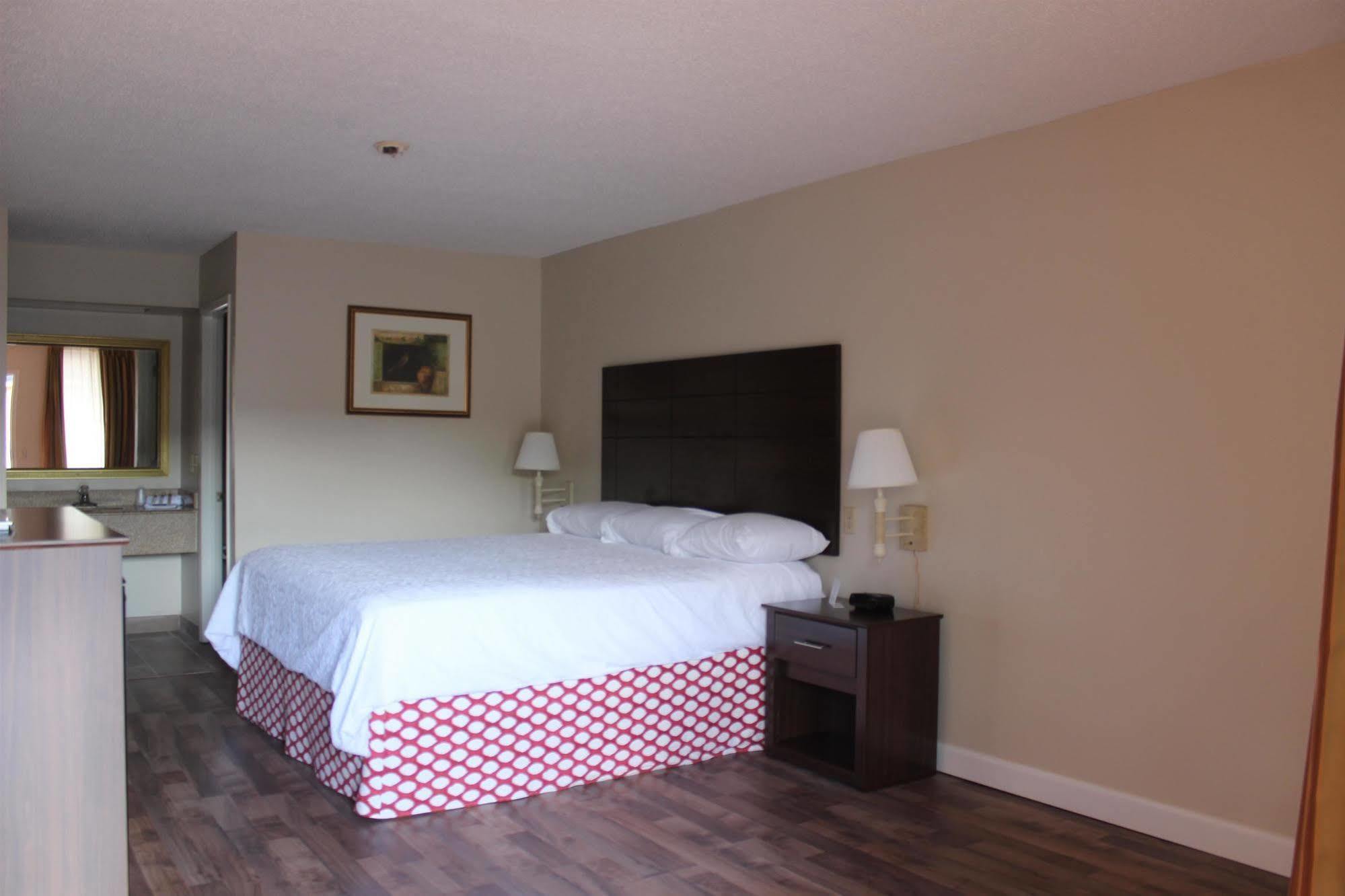 Days Inn & Suites By Wyndham Brewton מראה חיצוני תמונה