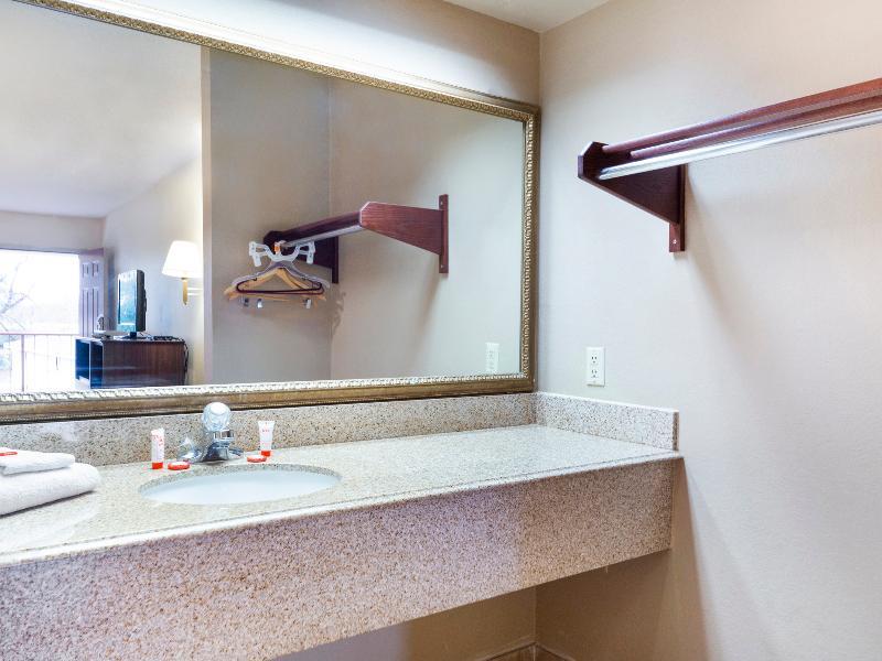 Days Inn & Suites By Wyndham Brewton מראה חיצוני תמונה