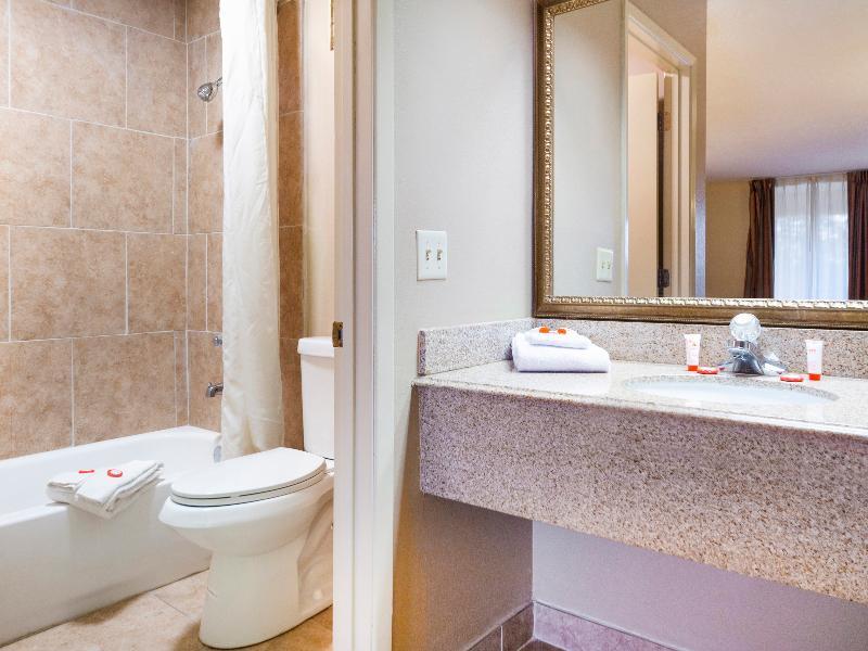 Days Inn & Suites By Wyndham Brewton מראה חיצוני תמונה